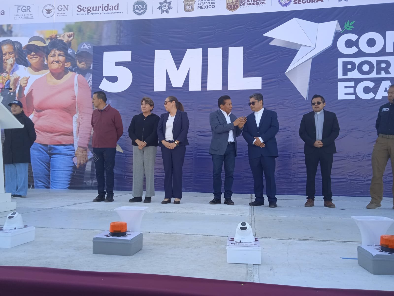 Sorprende la asistencia de la Gobernadora del estado de México a la toma de protesta de los Comités por la Paz en Ecatewpec